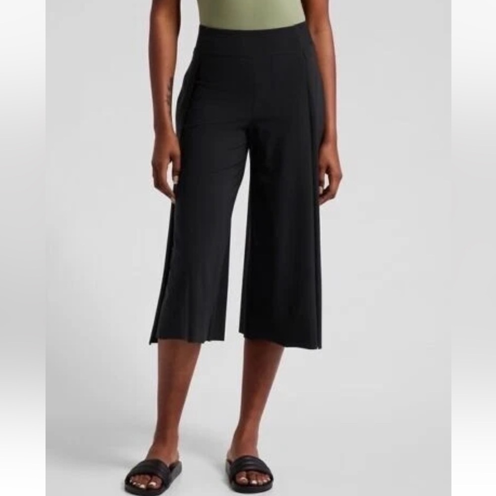 Athleta Sz 6 cosmic wrap pants cropped black